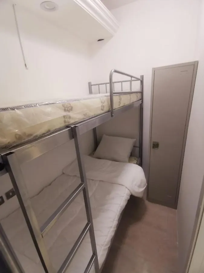 Cloud9 Hostel 두바이 0*,