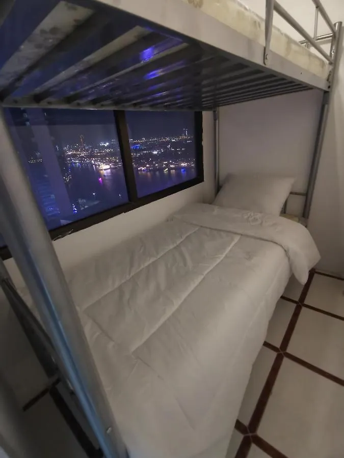 Cloud9 Hostel 두바이